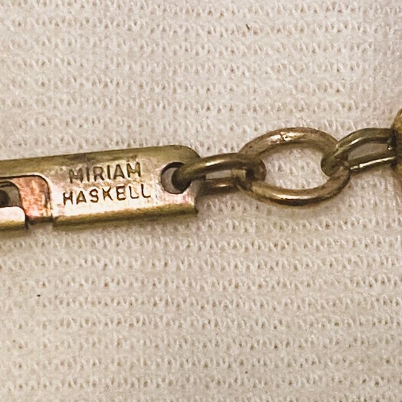 Vintage MIRIAM HASKELL Signed White MILK Glass & Black Beads Long necklace - Picture 7 of 7